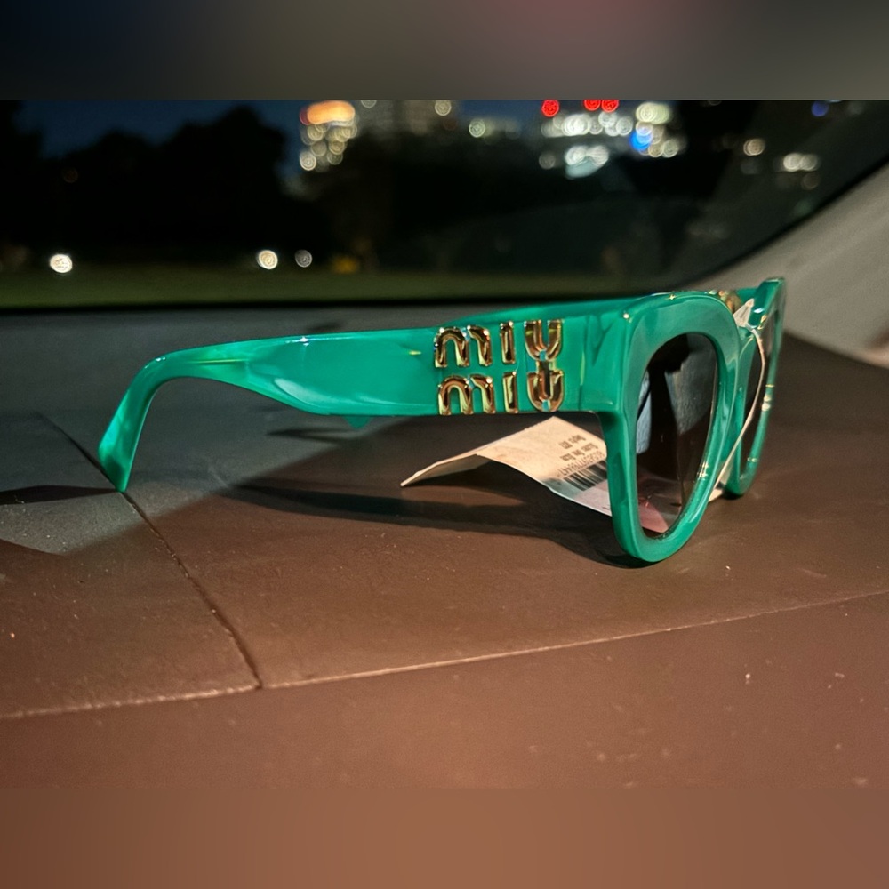 NWT- Miu Miu: MU 01YS Sunglasses